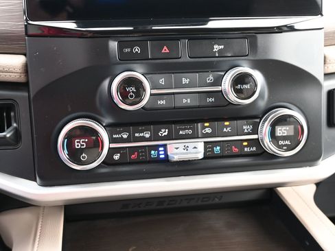 Used 2023 Ford Expedition Limited image 15