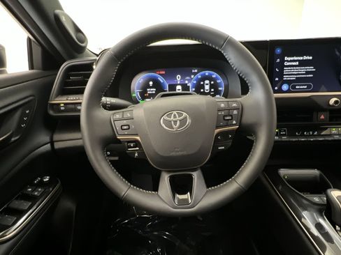 Used 2026 Toyota Crown Platinum AWD/4WD image 31