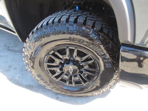 Used 2025 Chevrolet Silverado 2500 ZR2 w/ Technology Package AWD/4WD image 6