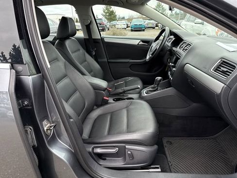 Used 2013 Volkswagen Jetta SE image 9