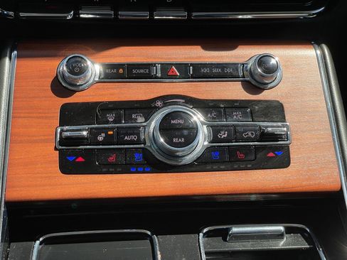 Used 2023 Lincoln Aviator Reserve w/ Equipment Group 201A AWD/4WD image 23
