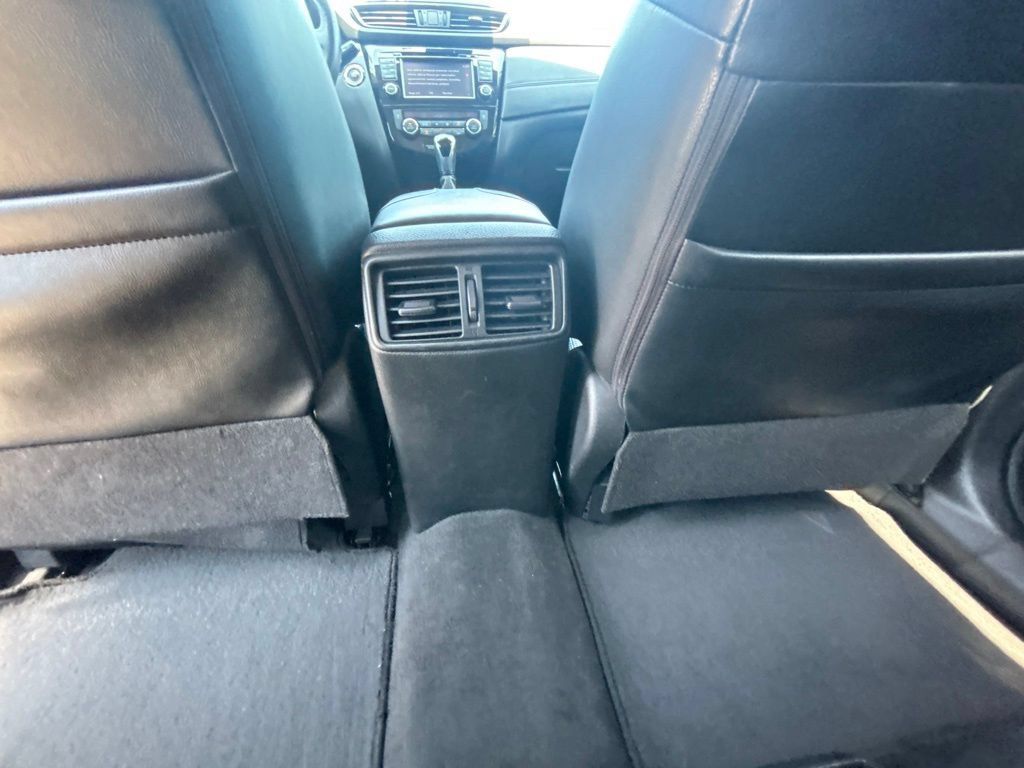 Used 2017 Nissan Rogue SL FWD image 18