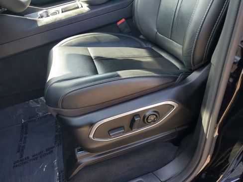 Used 2025 Jeep Wagoneer 4WD w/ Convenience Group I image 21