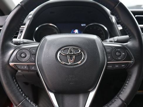 Used 2020 Toyota Camry XLE FWD image 18
