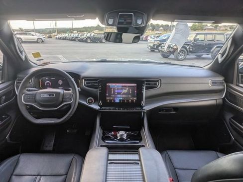 Used 2023 Jeep Wagoneer L Series II image 13