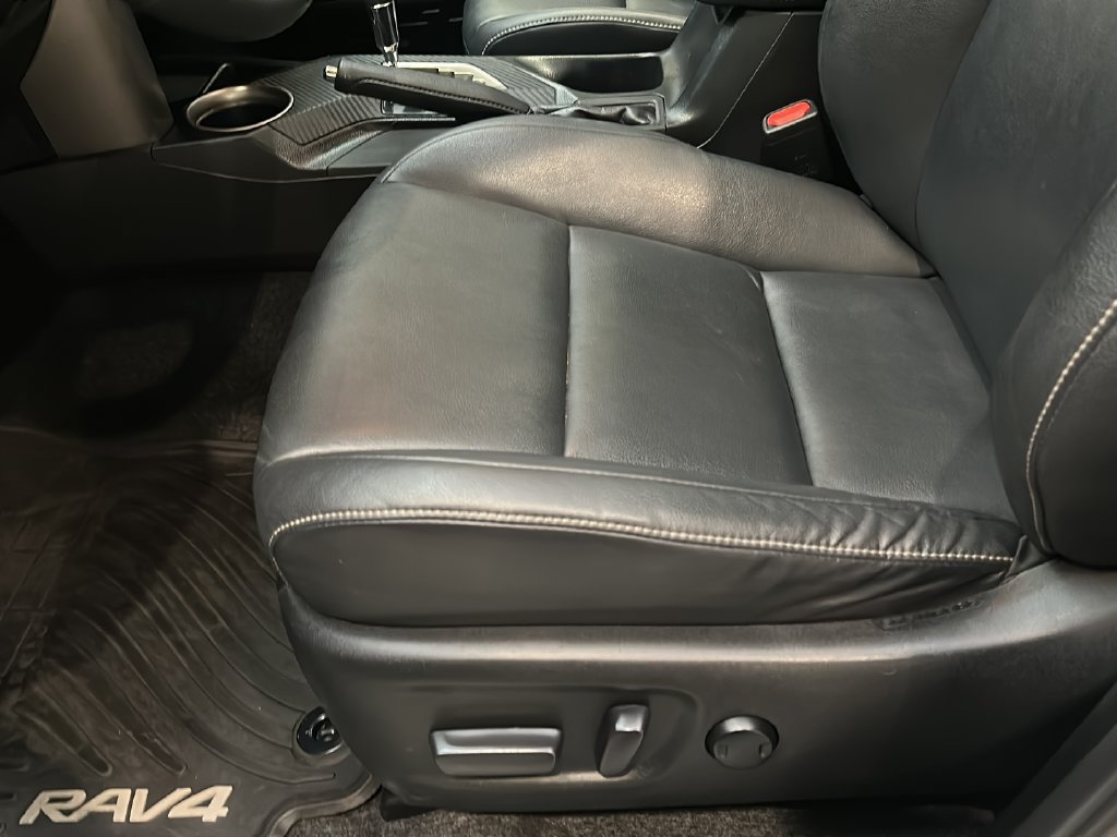 Used 2015 Toyota RAV4 Limited w/ Technology Package AWD/4WD image 16