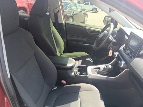 Used 2020 Toyota RAV4 LE image 15