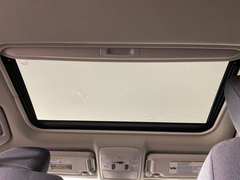 Used 2017 Toyota RAV4 XLE FWD image 17