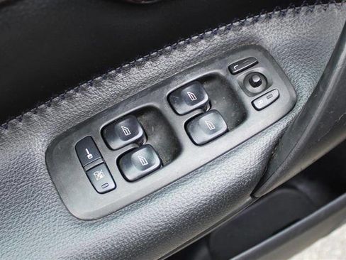 Used 2004 Volvo V70 Base AWD 4dr Turbo Wagon image 14