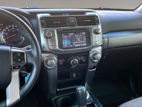 Used 2018 Toyota 4Runner SR5 AWD/4WD image 9