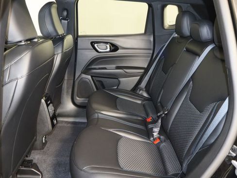 New 2026 Jeep Compass Latitude image 17