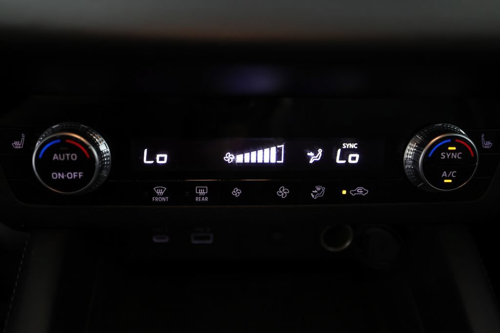 Used 2024 Mitsubishi Outlander SE Black Edition FWD image 32