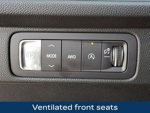 Used 2025 Chevrolet Traverse RS image 27