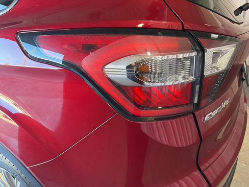 Used 2017 Ford Escape Titanium image 10