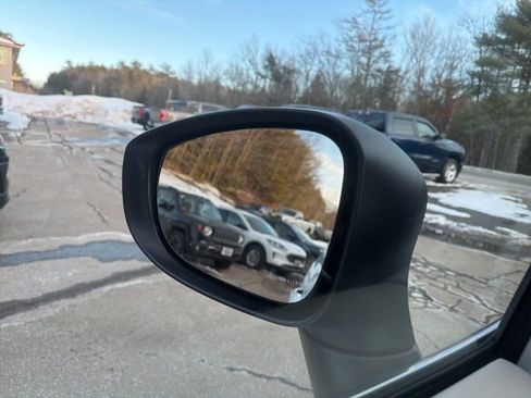 Used 2023 Chrysler Voyager LX image 30