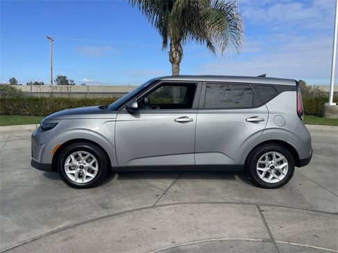 Used 2023 Kia Soul LX w/ LX Technology Package image 5