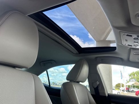 Used 2014 Lexus IS 250 w/ Navigation Package RWD image 17