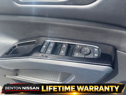 Used 2024 Nissan Pathfinder SL FWD image 12