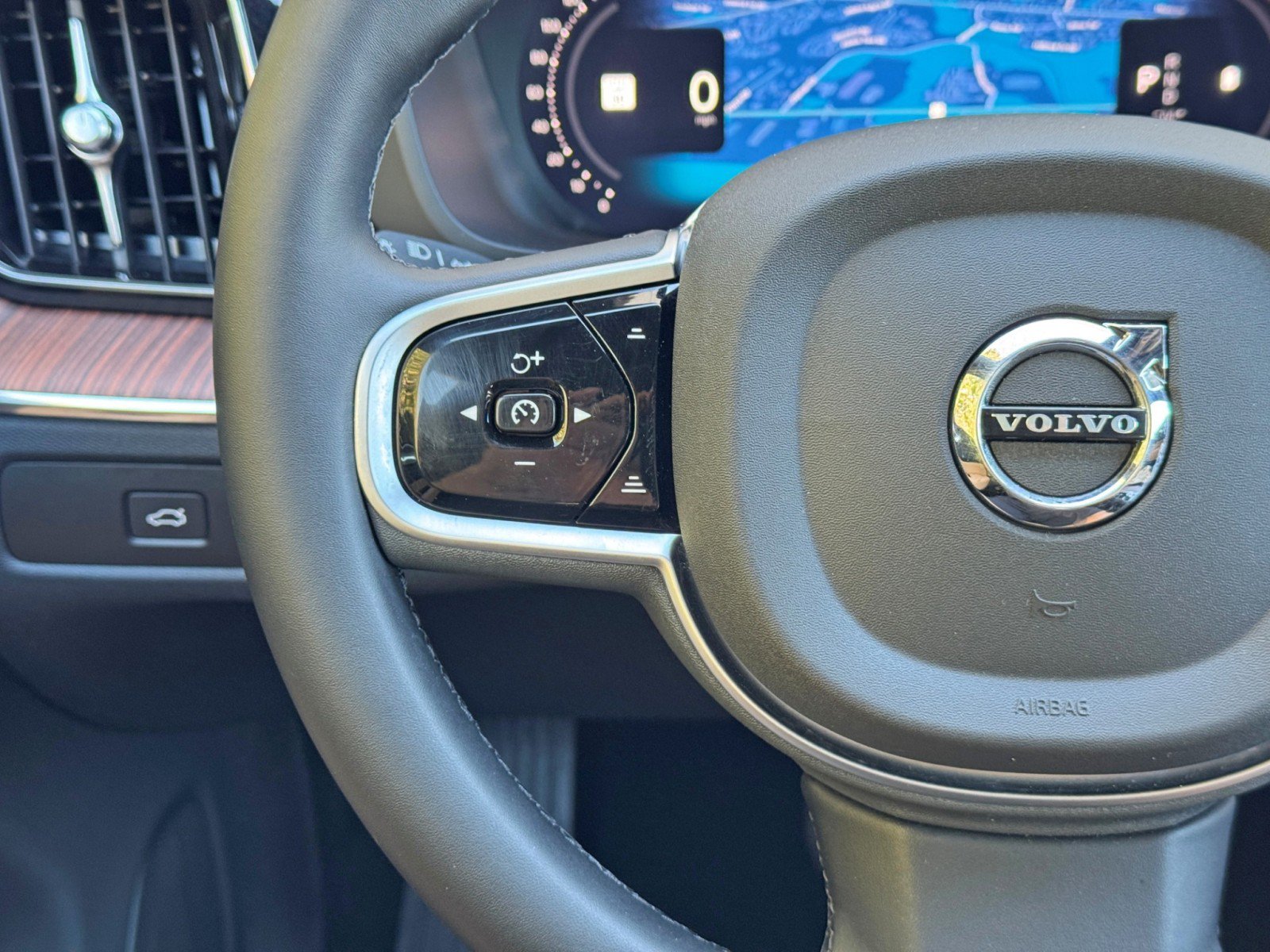 Used 2025 Volvo XC60 B5 Ultra w/ Protection Package Premier AWD/4WD image 21