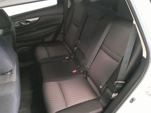 Used 2019 Nissan Rogue SV image 31