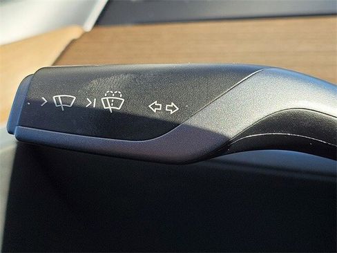 Used 2024 Tesla Model Y Long Range image 23