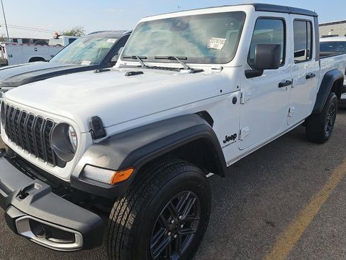 Used 2025 Jeep Gladiator Sport image 2