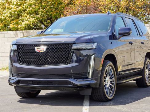 Used 2023 Cadillac Escalade Sport Platinum AWD/4WD image 2