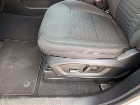 Used 2021 Ford Explorer XLT AWD/4WD image 14
