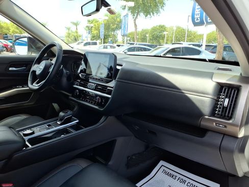 Used 2024 Nissan Pathfinder Platinum AWD/4WD image 10