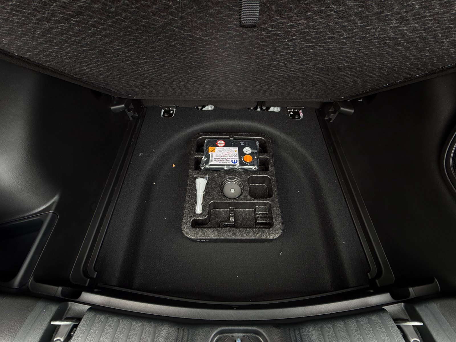 New 2026 Jeep Compass Latitude AWD/4WD image 25