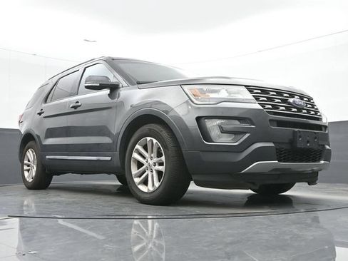 Used 2016 Ford Explorer XLT FWD image 10