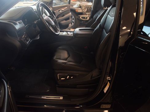 Used 2019 Cadillac Escalade ESV Luxury RWD image 40