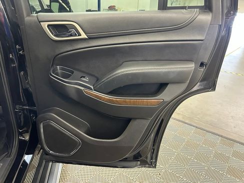 Used 2019 GMC Yukon Denali w/ Denali Ultimate Package AWD/4WD image 8