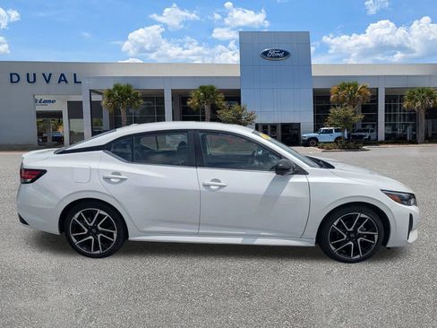 Used 2025 Nissan Sentra SR w/ SR Premium Package FWD image 3