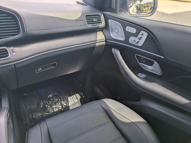 Used 2025 Mercedes-Benz GLS 580 4MATIC image 17