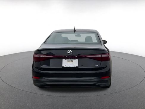 Used 2025 Volkswagen Jetta SE image 4