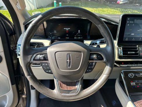 Used 2020 Lincoln Navigator Reserve w/ Luxury Package AWD/4WD image 12