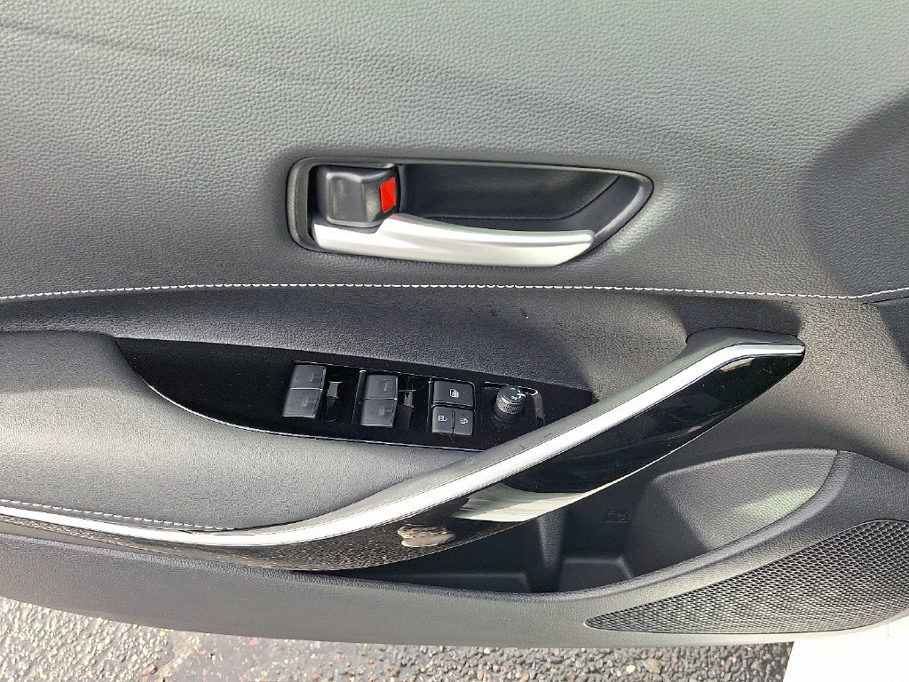Used 2027 Toyota Corolla XSE FWD image 13