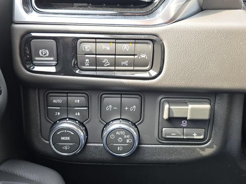 New 2026 GMC Yukon Denali w/ Denali Reserve Package AWD/4WD image 18