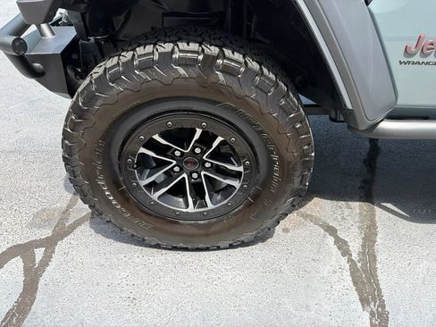Used 2024 Jeep Wrangler Unlimited Rubicon w/ XTREMEE 35" Tire Package AWD/4WD image 20