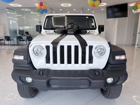 Used 2018 Jeep Wrangler Unlimited Sport S AWD/4WD image 2
