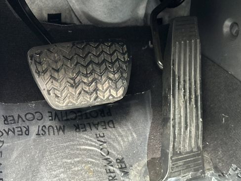 Used 2023 Toyota Sienna XLE image 44