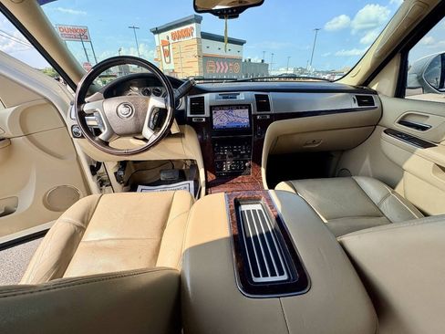 Used 2014 Cadillac Escalade Luxury AWD/4WD image 22