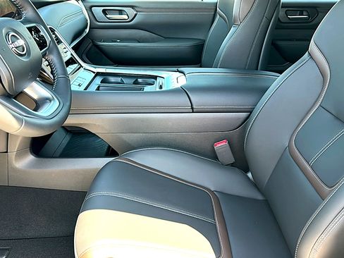 New 2026 Nissan Armada SL w/ Captain's Chari Seat Package AWD/4WD image 10