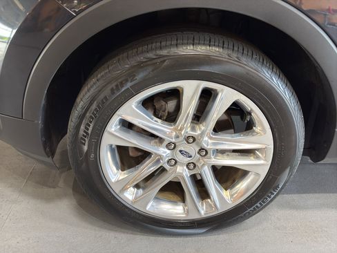 Used 2017 Ford Explorer XLT w/ Equipment Group 202A AWD/4WD image 9