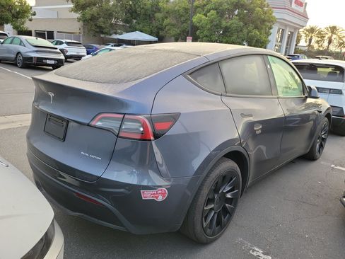 Used 2024 Tesla Model Y Long Range AWD/4WD image 5