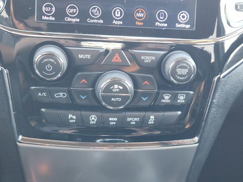 Used 2020 Jeep Grand Cherokee Overland image 19