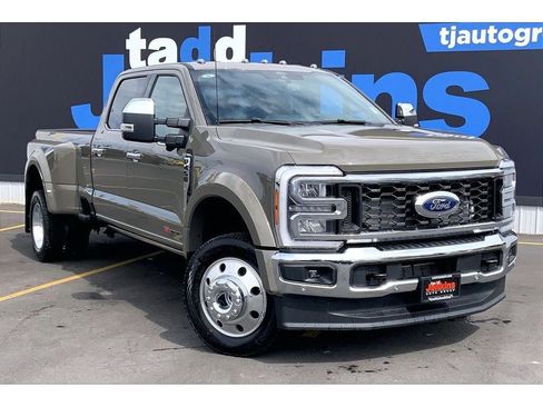 New 2026 Ford F450 Lariat w/ Lariat Premium Package AWD/4WD image 2