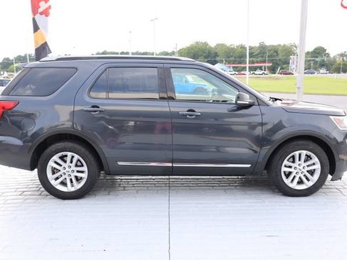 Used 2017 Ford Explorer XLT w/ Equipment Group 201A FWD image 6