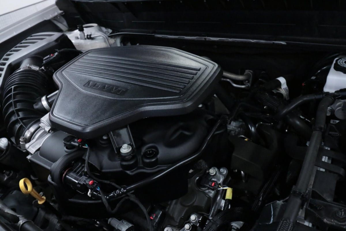 Used 2023 GMC Acadia AT4 w/ Technology Package AWD/4WD image 8